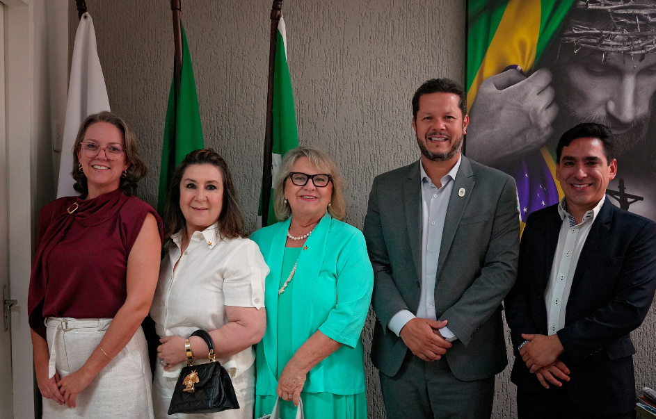 Presidente da Câmara discute com desembargadora  fechamento do MPT em Foz
