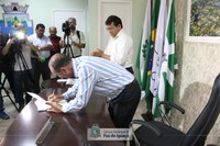 Presidente da Câmara promulga lei em benefício dos autistas