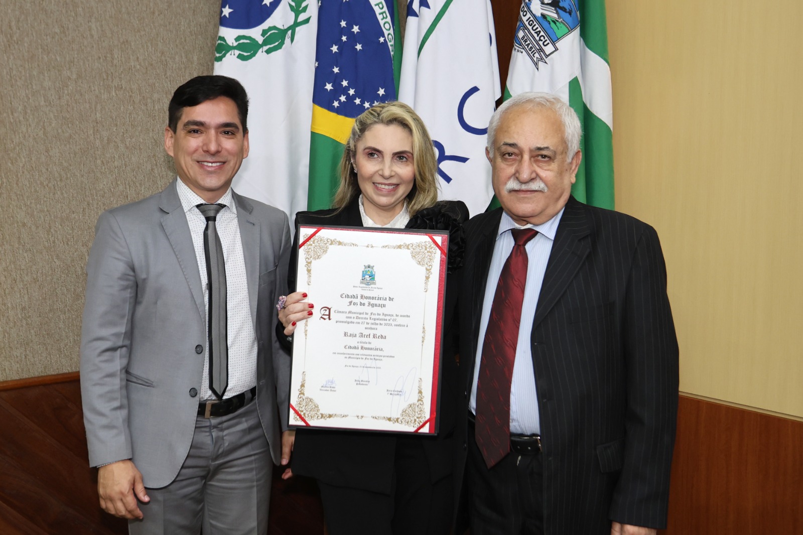 Primeira médica árabe de Foz, Dra. Raja Aref, recebe o título de Cidadã Honorária