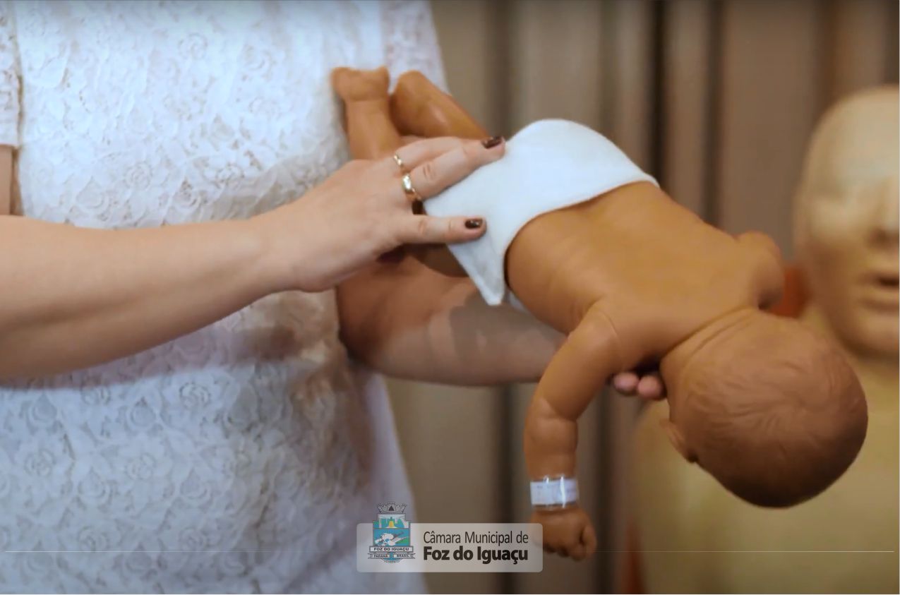 Primeiros socorros: O que fazer se o bebê engasgar?