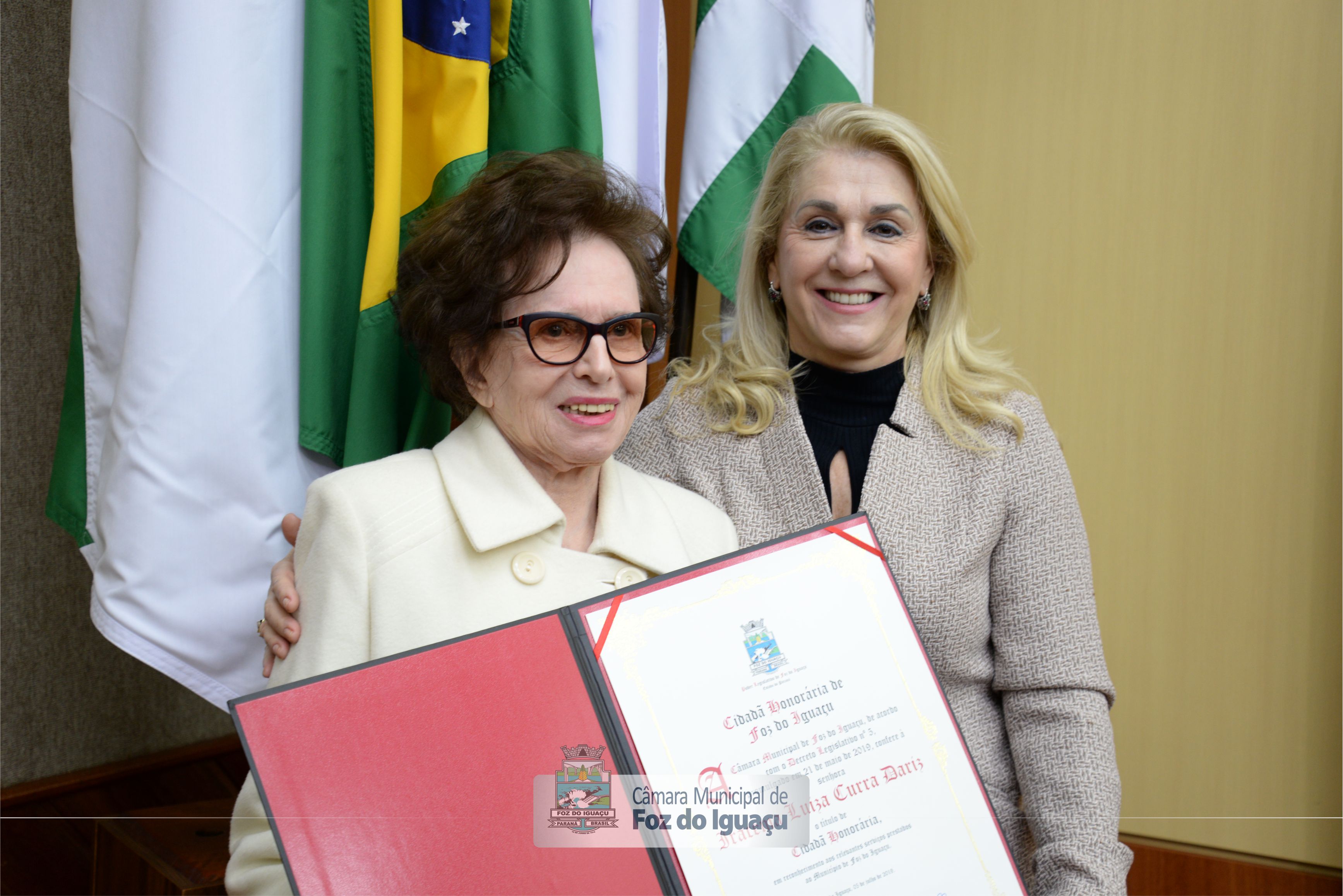 Professora Iracema Dariz é condecorada Cidadã Honorária de Foz do Iguaçu