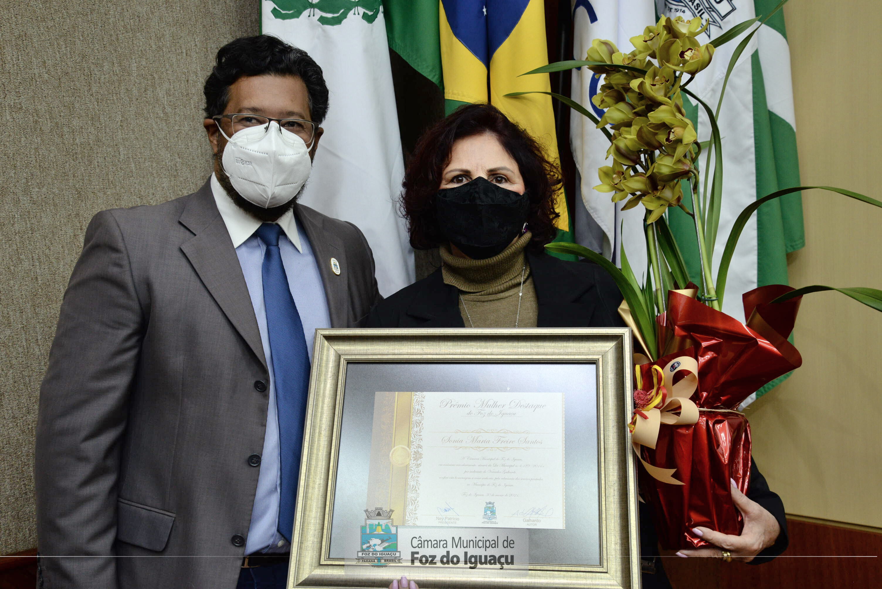 Professora recebe Prêmio Mulher Destaque 2021