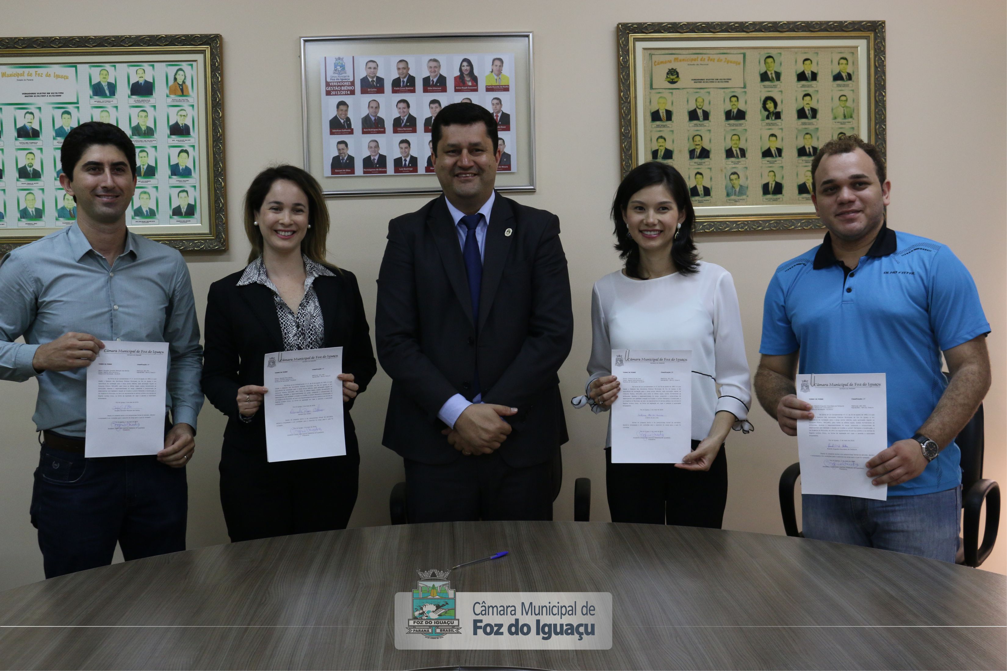 Quatro novos servidores tomam posse na Câmara Municipal