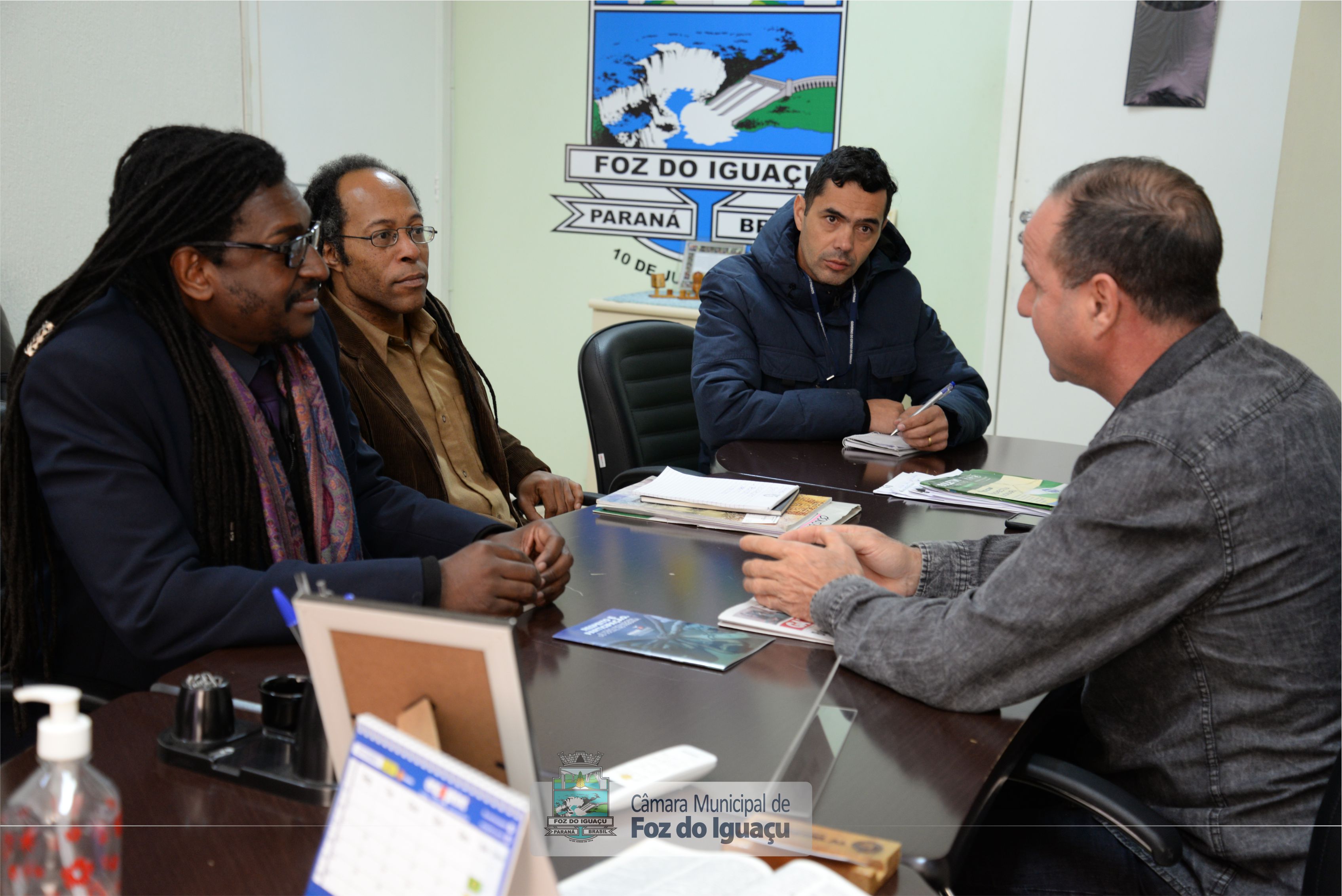 Representantes do Estado visitam a Câmara Municipal de Foz do Iguaçu