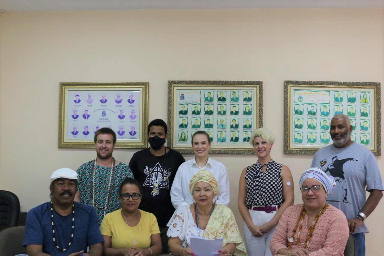 Representantes entregam proposta para inclusão do Dia do Iemanjá no calendário oficial de Foz