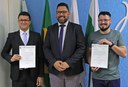Servidores aprovados em concurso público são empossados na Câmara de Foz Servidores aprovados em concurso público são empossados na Câmara de Foz