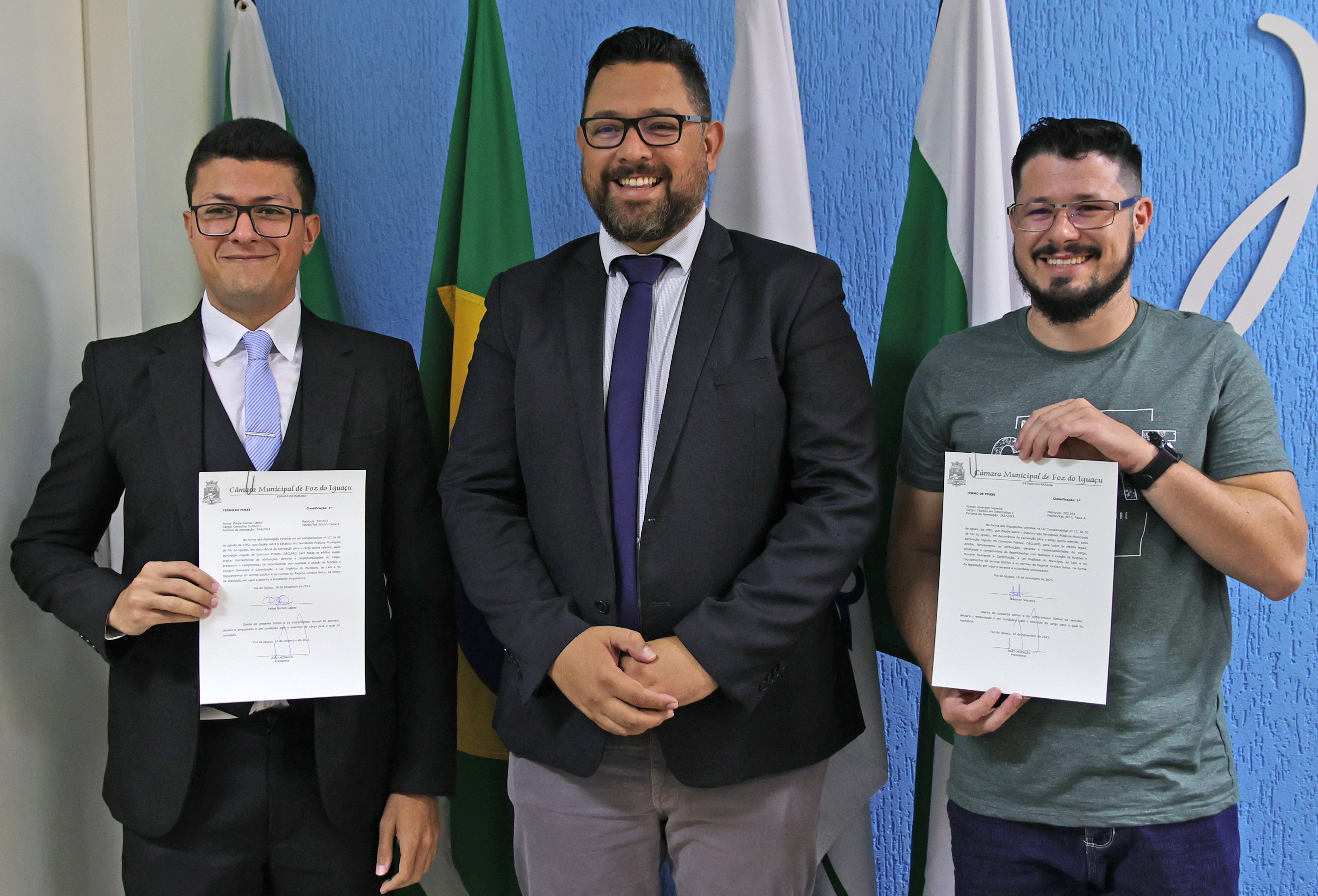 Servidores aprovados em concurso público são empossados na Câmara de Foz