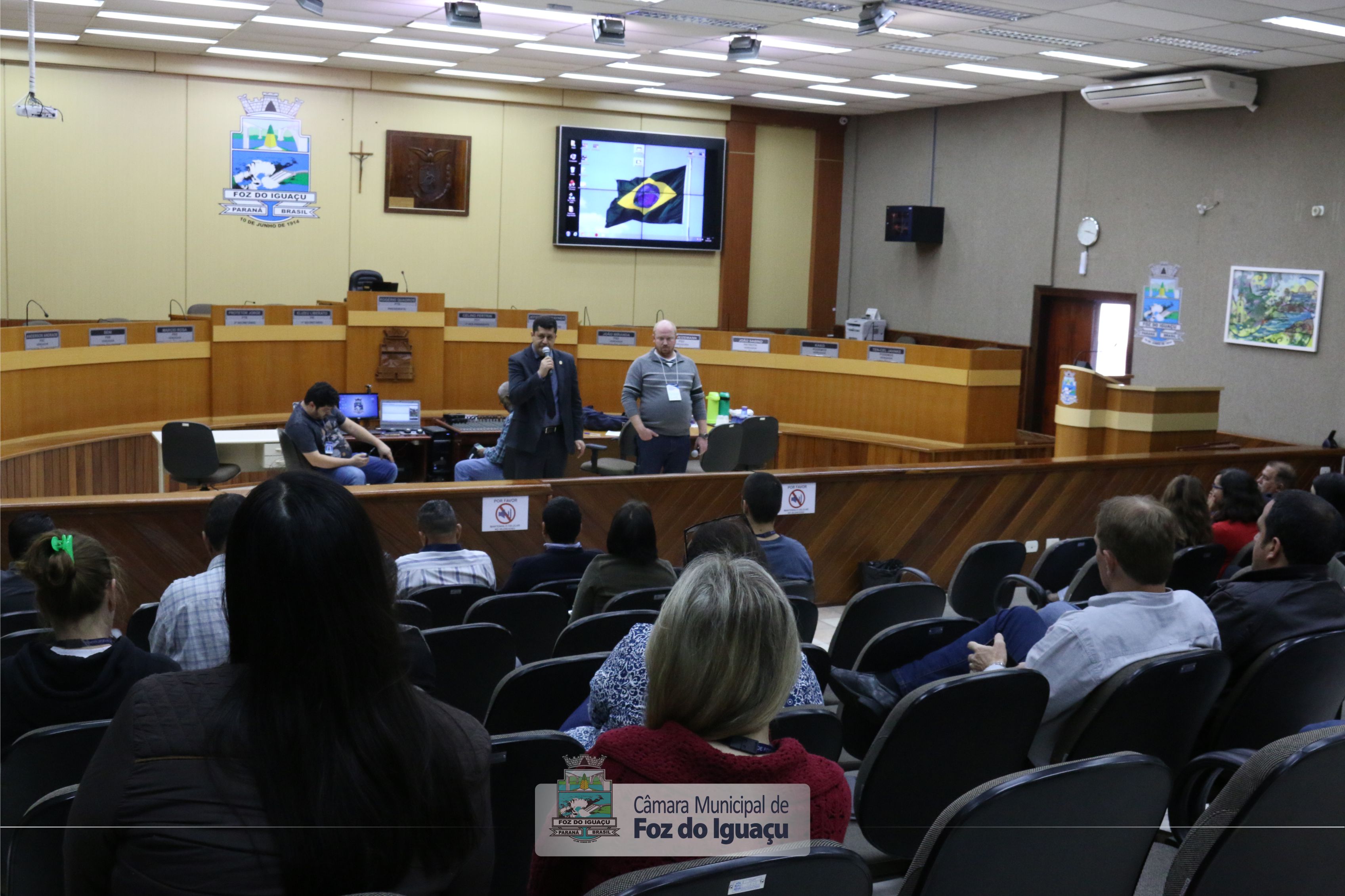 Servidores da Câmara de Foz participam do lançamento de programa avançado sobre governança municipal