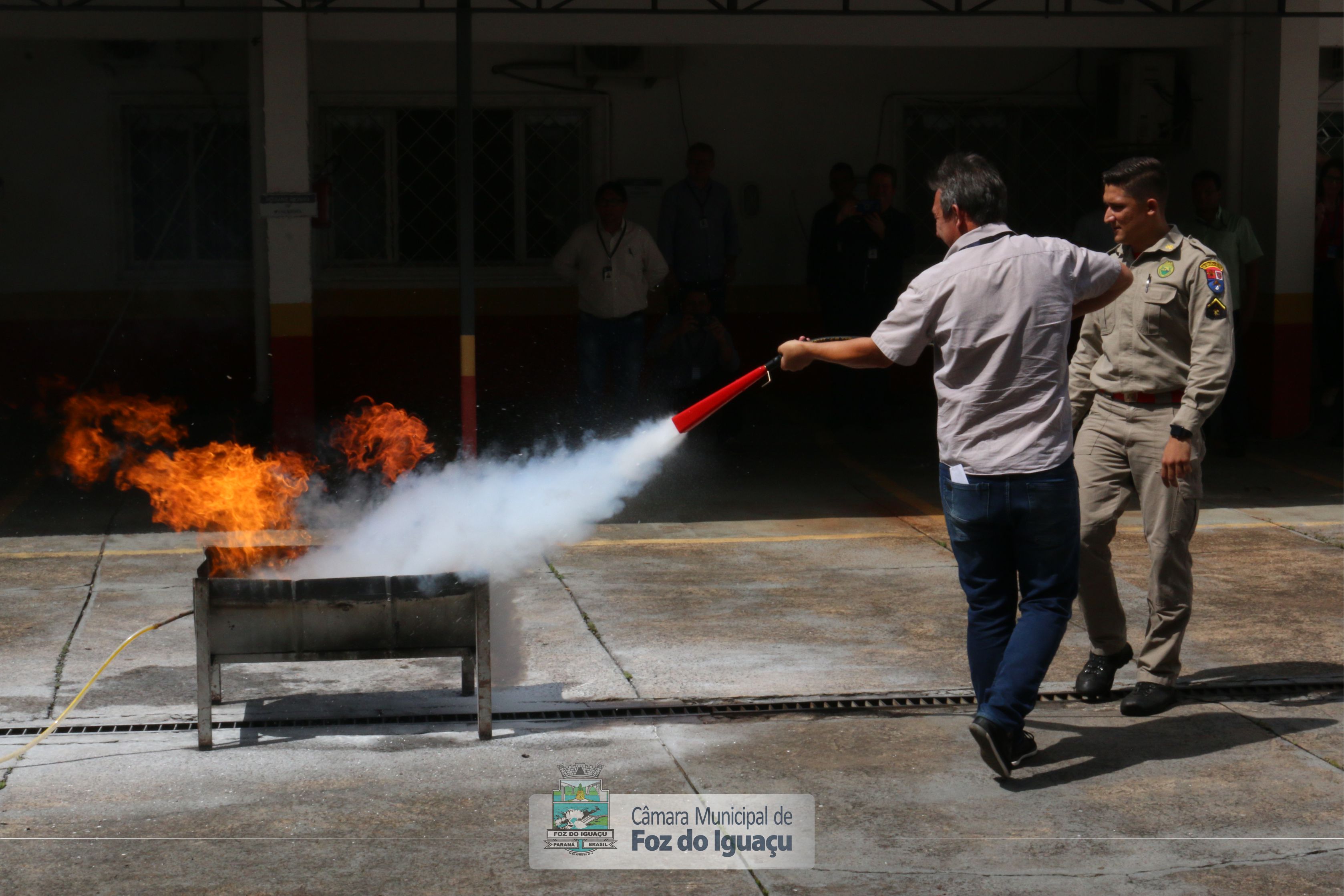 Servidores da Câmara são treinados para agir em caso de incêndio