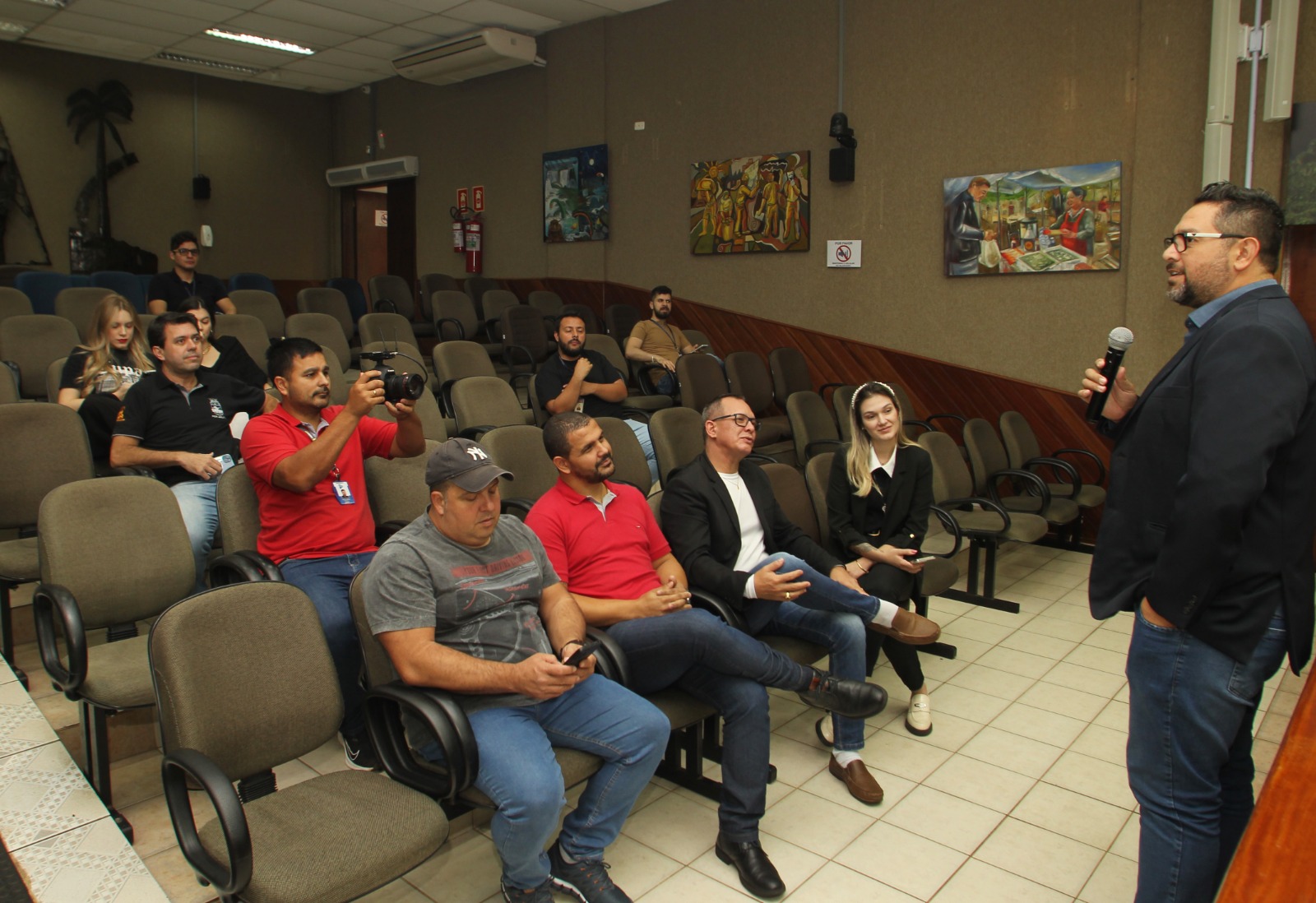 Sindicato da Saúde pede apoio dos vereadores para implantação do piso da enfermagem