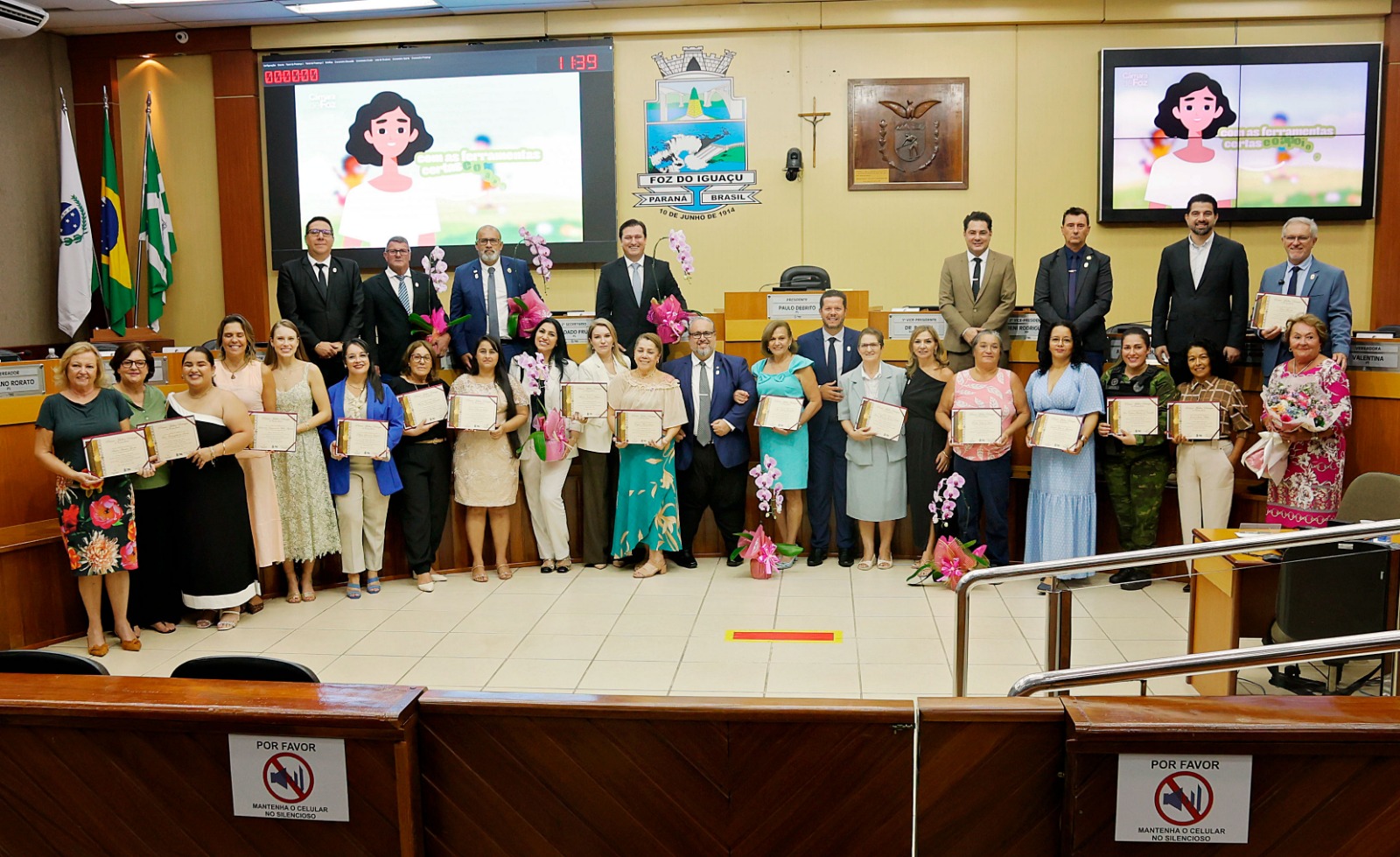 Solenidade da Câmara de Foz congratula 15 mulheres com Prêmio Mulher Destaque