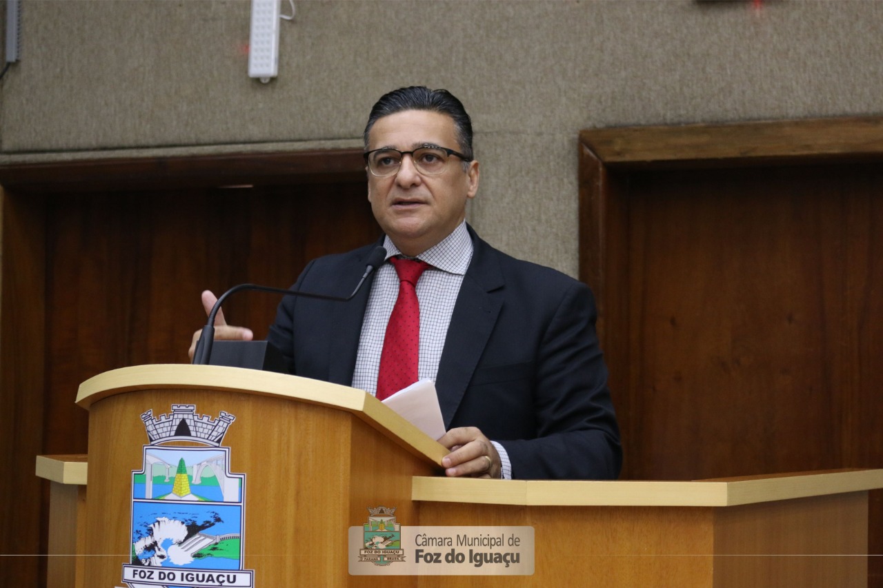 Vereador Brayner requer conscientização da população sobre maus tratos aos animais