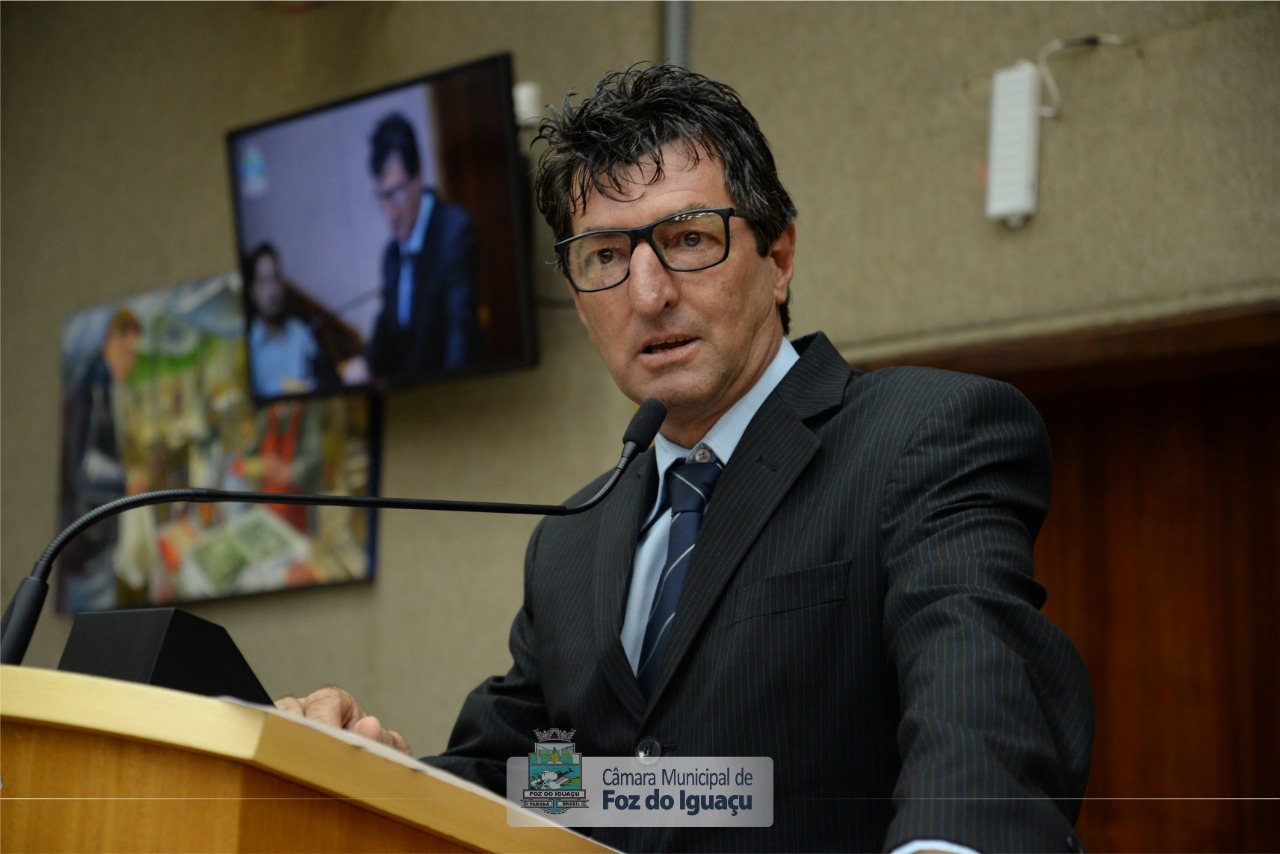 Vereador Narizão encaminha verbas para saúde, esporte e educação