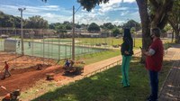 Vereadora Anice acompanha secretário em vistoria aos espaços esportivos dos bairros