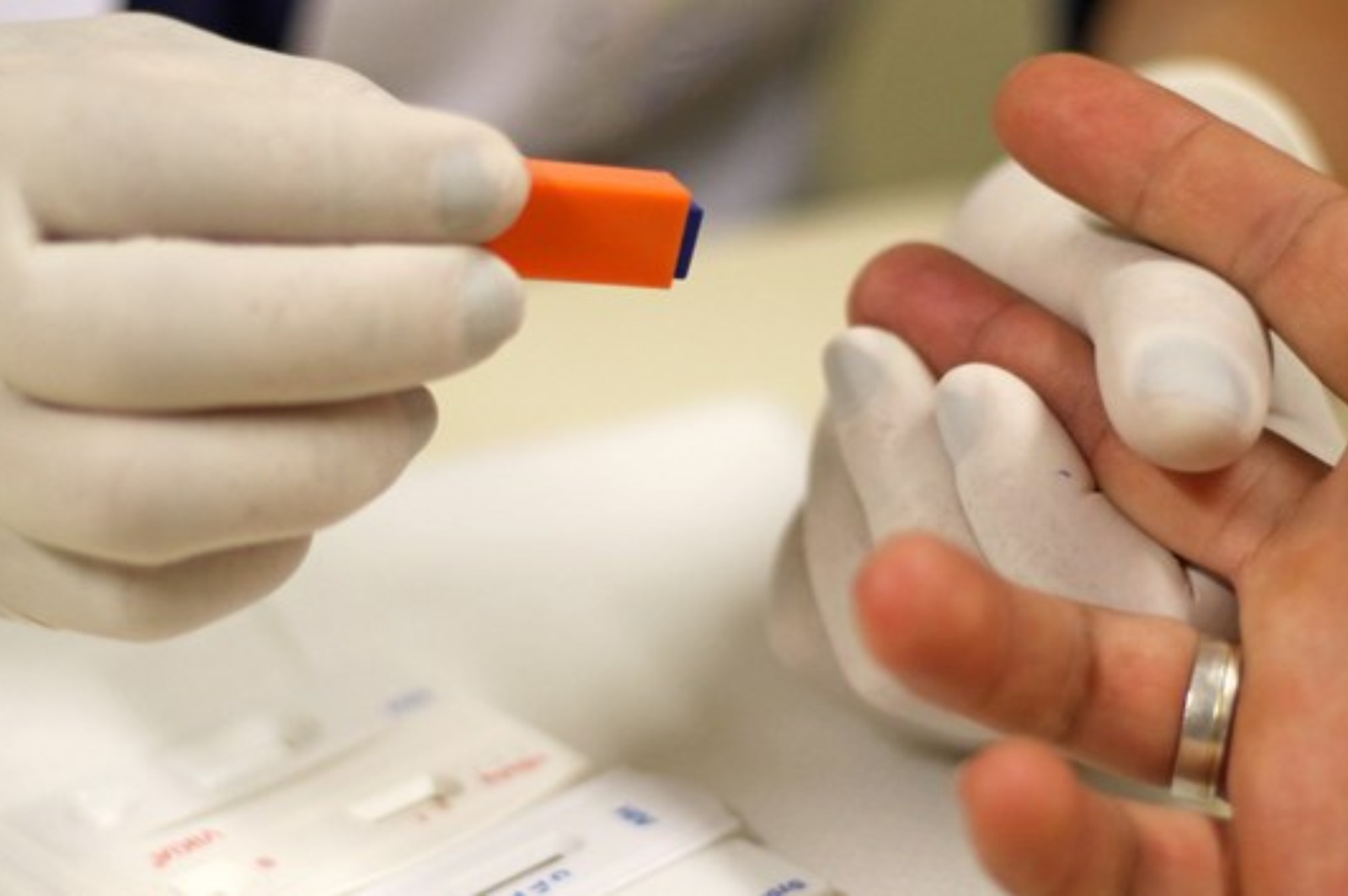 Vereadora solicita informações sobre fluxo de atendimento para testes de ISTs na rede municipal