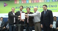 Vereadores acompanham assinatura de convênio entre Prefeitura e Itaipu