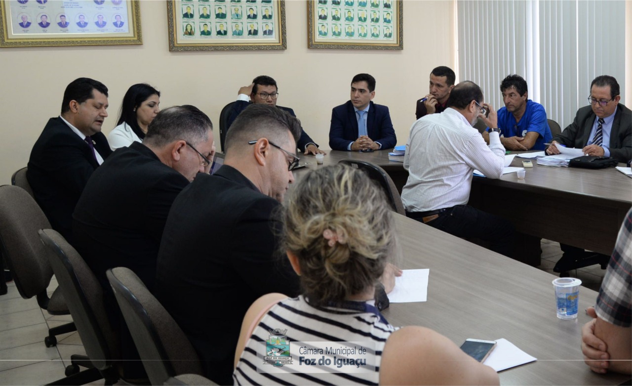 Vereadores apresentam requerimentos fiscalizando atos da prefeitura