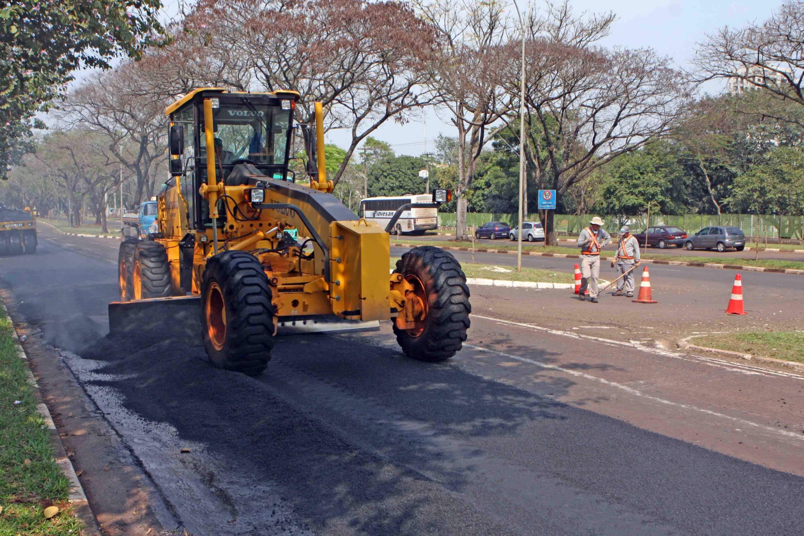 Vereadores aprovam em 1ª votação projeto de lei para que serviços de reparos, manutenção e decoração sejam realizados no período noturno  
