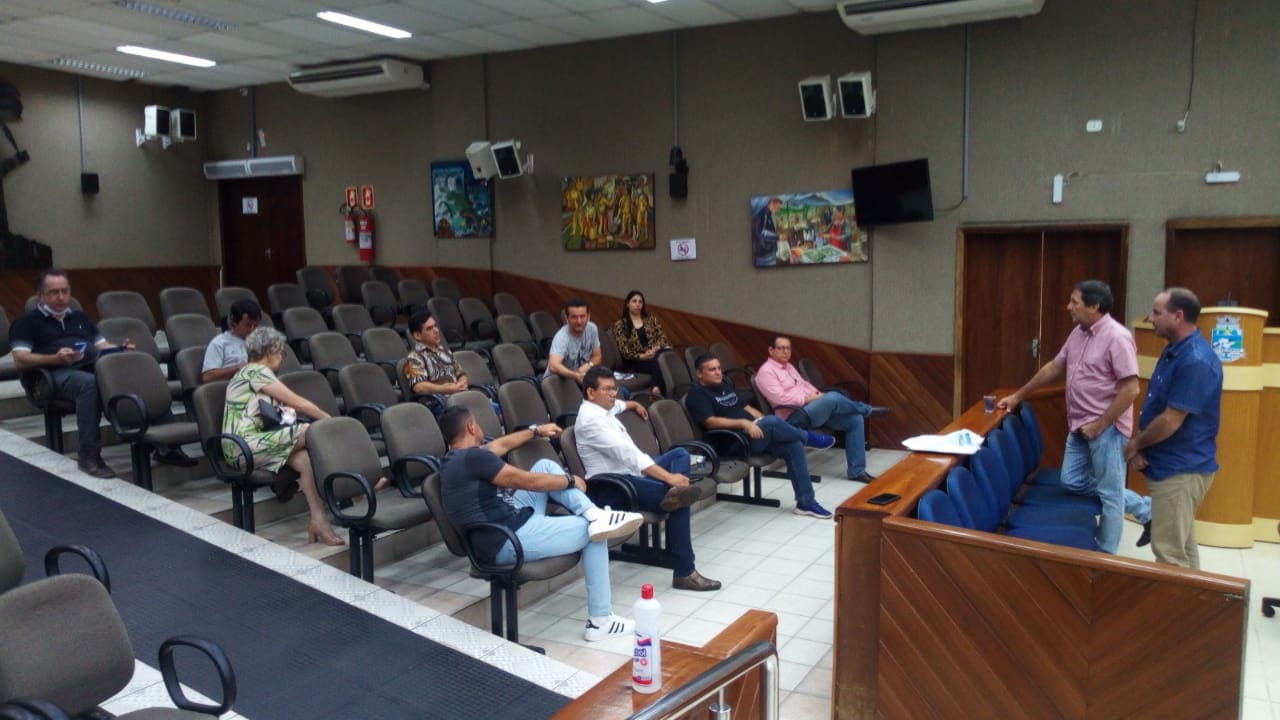 Vereadores debatem com o prefeito proposta de reabertura gradual e controlada do comércio