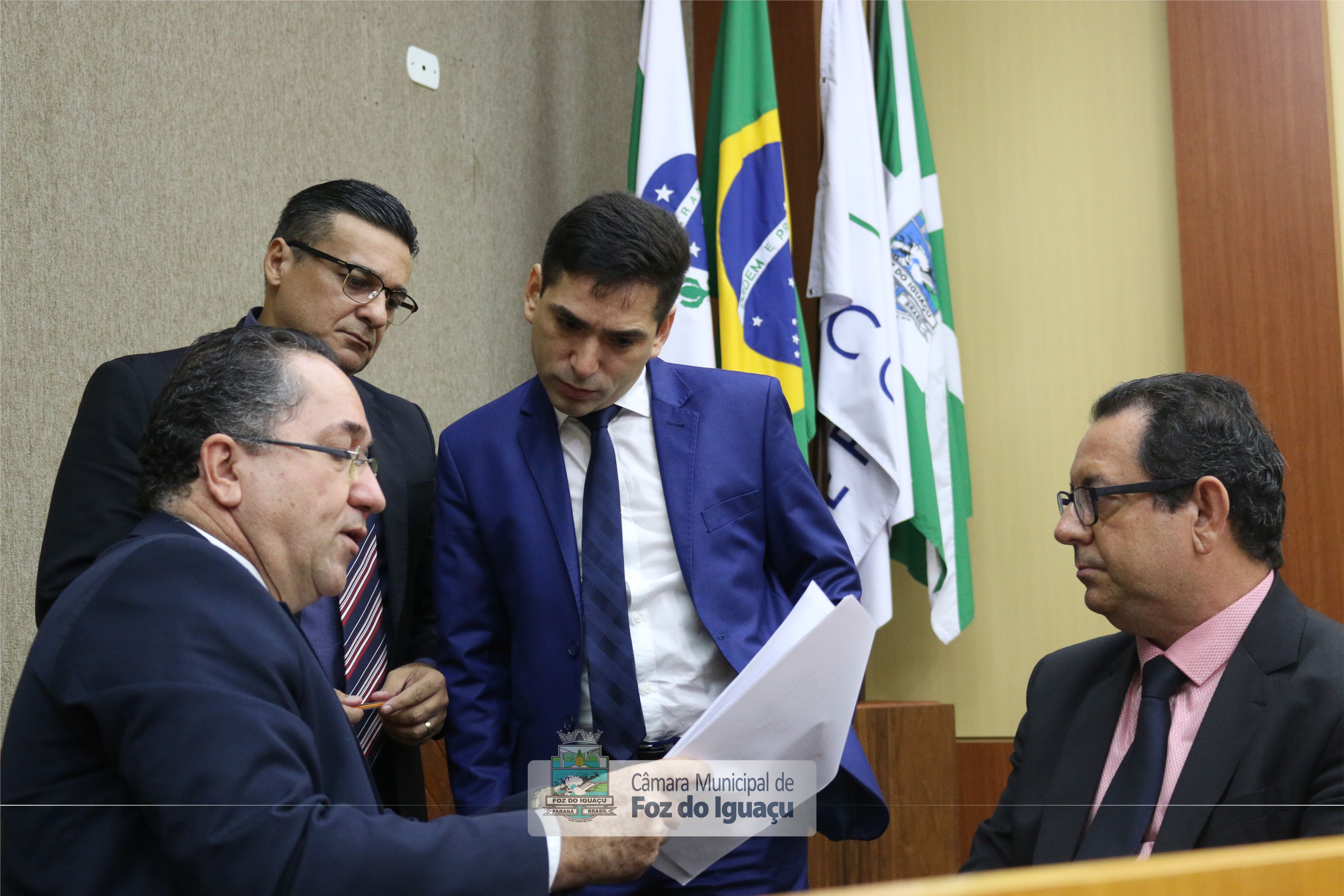 Vereadores fiscalizam contratos públicos do município