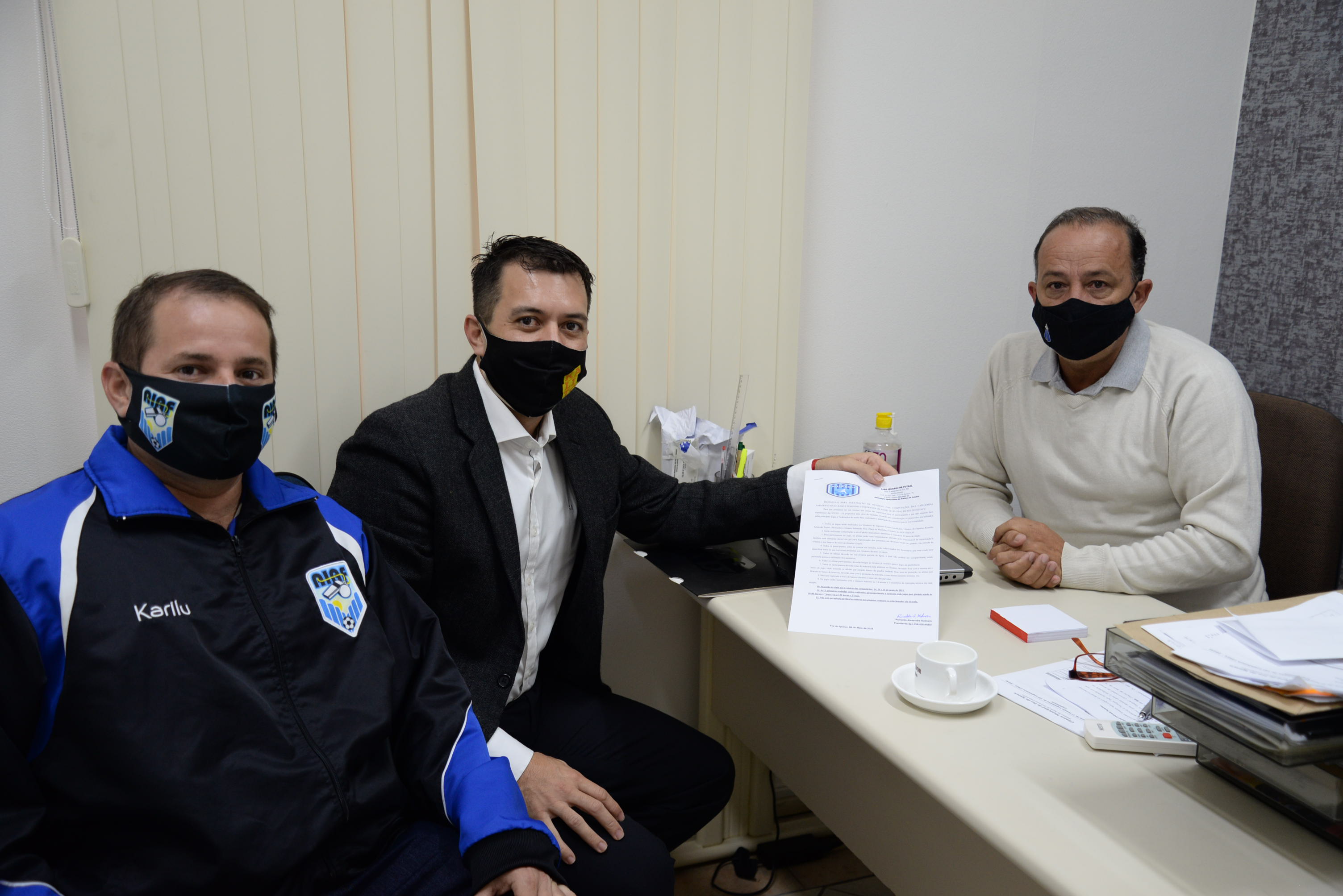 Vereadores Kalito e Maninho ouvem reivindicação da Liga Iguassu