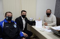 Vereadores Kalito e Maninho ouvem reivindicação da Liga Iguassu