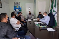 Vereadores Ney Patrício e Maninho ouvem reivindicação da Arevefi para retomada do campeonato de futebol veterano