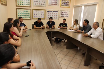 Vereadores se reúnem com psicólogos da rede para discutir a viabilização da jornada de 30 horas semanais