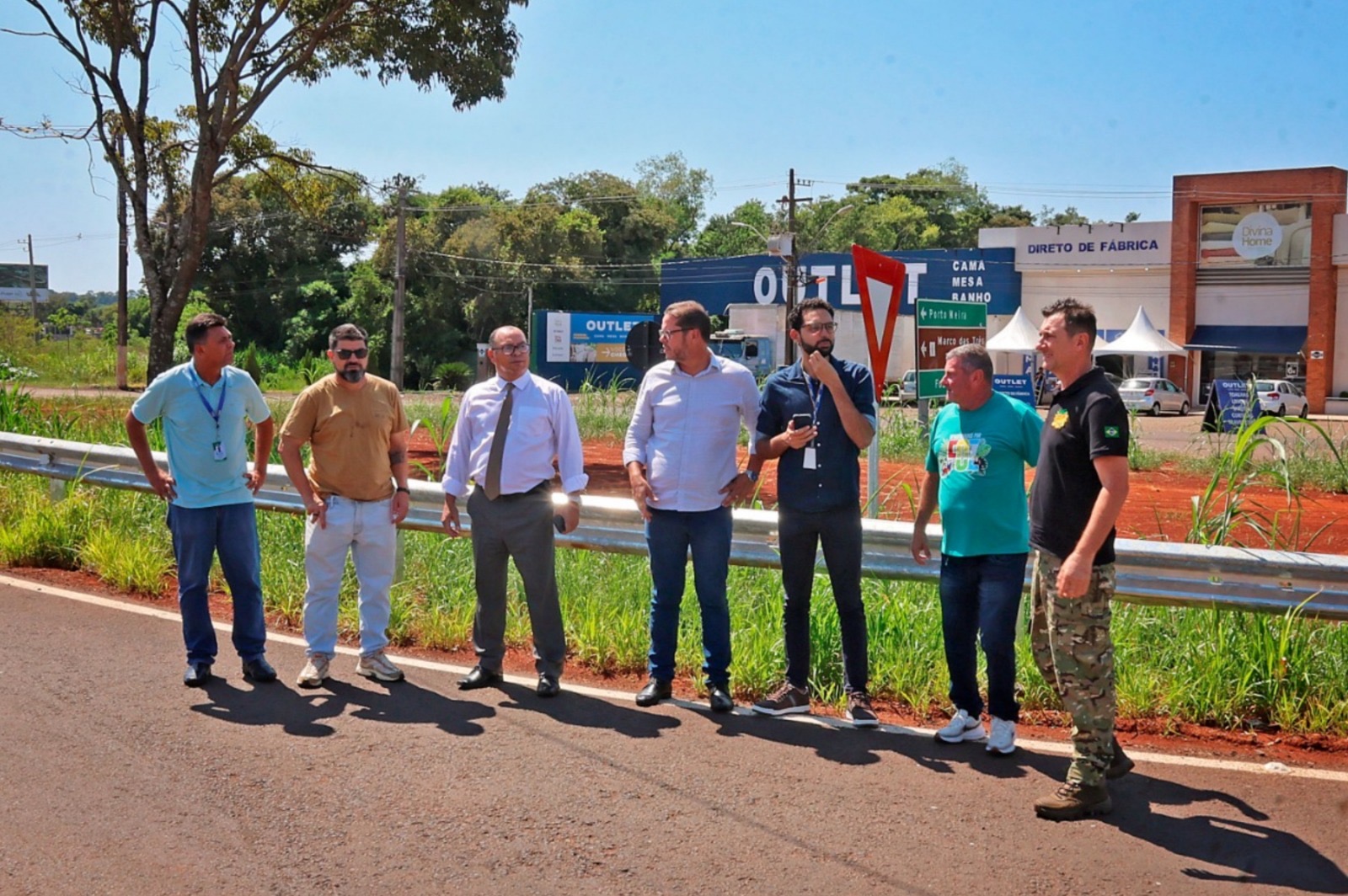 Vereadores vistoriam Perimetral e buscam soluções junto ao DNIT para acesso de pedestres ao Jardim Cataratas 